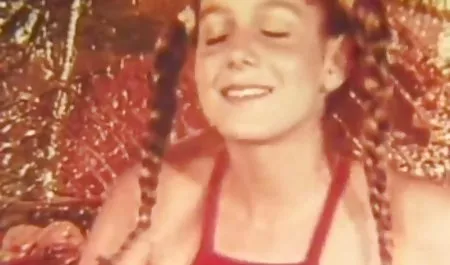 با توجه به شکاف در فیلم کوتاه سکس گروهی خرده فروشی گوشت و پوسته بزرگ میلان